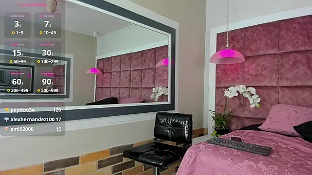 Snapshot of paolarey chatting on 12-13-24, 12:53 paolarey online show from 12-13-24, 12:53