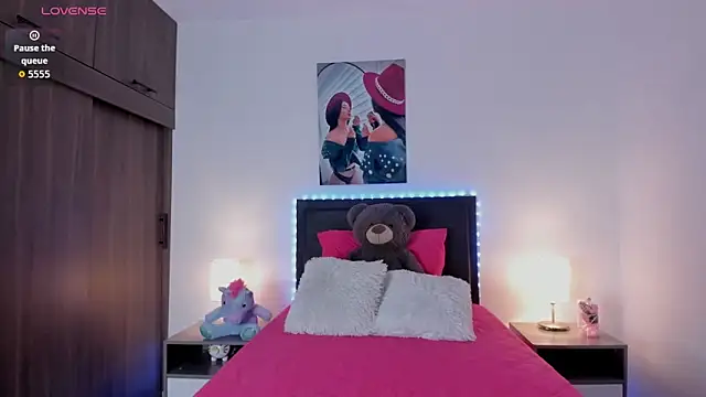 Snapshot of alana_greey_ chatting on 06-16-26, 02:19 alana greey online show from 06-16-26, 02:19