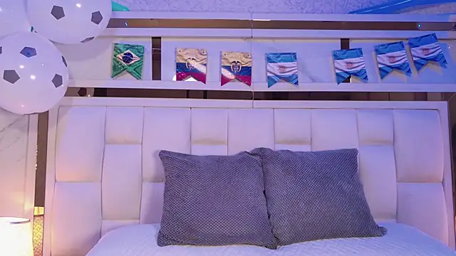 Paulina25  online show from 06-18-26, 07:29