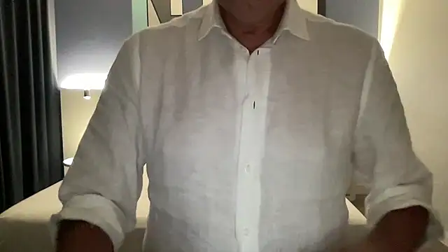 Snapshot of henrybull007 chatting on 06-17-26, 08:32 henrybull007 online show from 06-17-26, 08:32