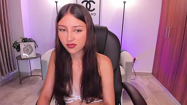 Snapshot of Nikky_sweett_ chatting on 05-21-26, 10:06 Nikky sweett online show from 05-21-26, 10:06