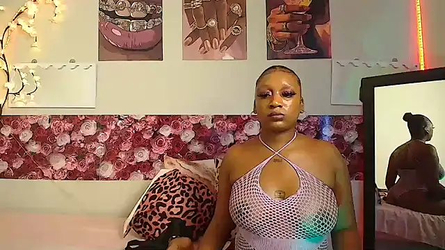 EnchantingLisa online show from 05-19-26, 02:01