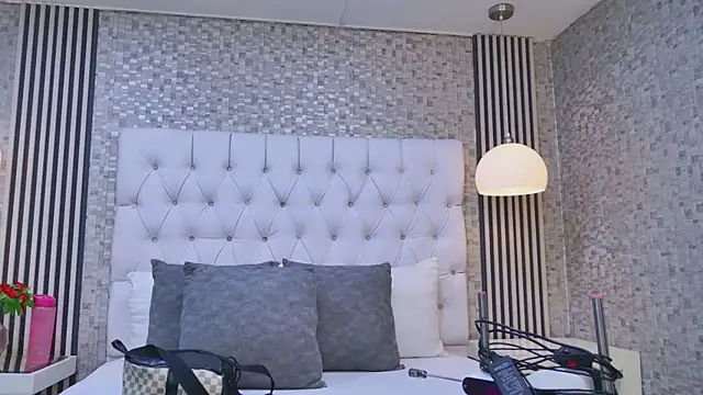 Snapshot of VioletSweetts chatting on 05-19-26, 07:20 VioletSweetts online show from 05-19-26, 07:20
