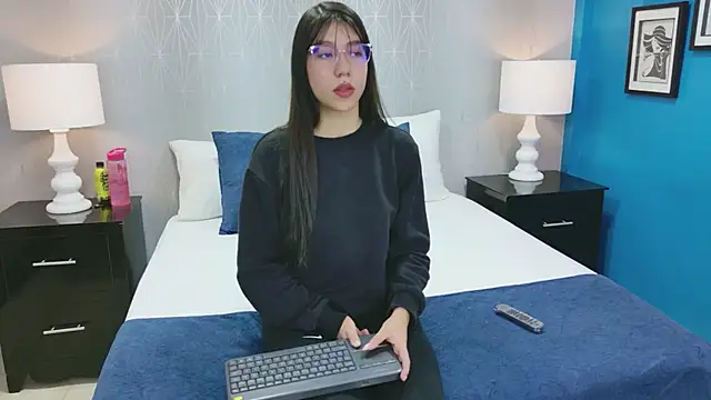 Snapshot of VioletSweetts chatting on 06-02-26, 08:55 VioletSweetts online show from 06-02-26, 08:55