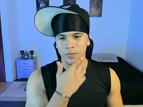 Snapshot of sant_wahlberg chatting on 07-22-26, 10:56 sant wahlberg online show from 07-22-26, 10:56
