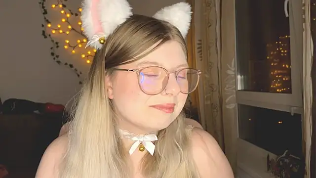 Snapshot of YukiBlush chatting on 06-13-26, 09:02 YukiBlush online show from 06-13-26, 09:02
