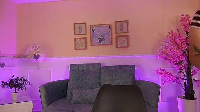 VioletJoness  online show from 06-02-26, 11:34