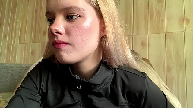 Snapshot of Malinwitch chatting on 06-20-26, 02:53 Malinwitch online show from 06-20-26, 02:53