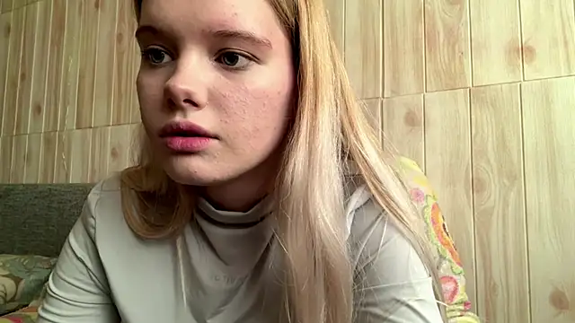 Snapshot of Malinwitch chatting on 06-26-26, 03:27 Malinwitch online show from 06-26-26, 03:27