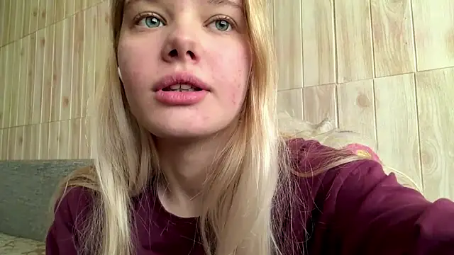 Snapshot of Malinwitch chatting on 07-02-26, 04:40 Malinwitch online show from 07-02-26, 04:40