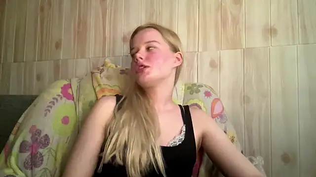 Snapshot of Malinwitch chatting on 07-09-26, 03:49 Malinwitch online show from 07-09-26, 03:49