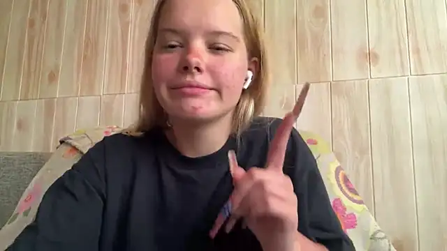 Snapshot of Malinwitch chatting on 07-15-26, 05:34 Malinwitch online show from 07-15-26, 05:34