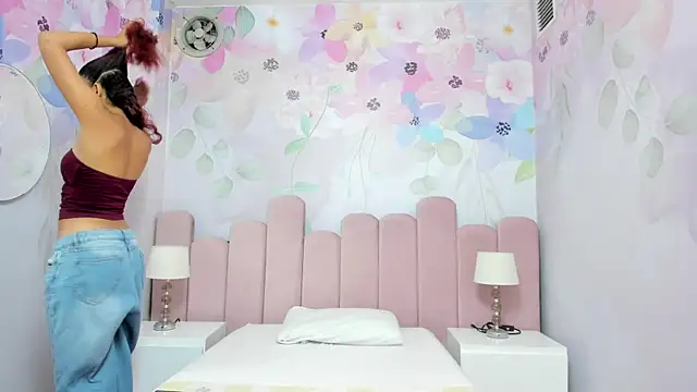 Miabloom19  online show from 07-02-26, 02:11