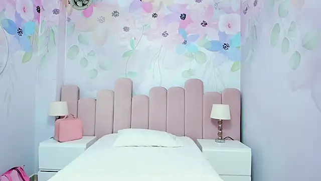 Miabloom19  online show from 07-14-26, 10:59