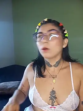 PequenaNena online show from 04-30-26, 02:23