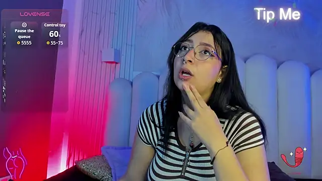 Snapshot of Svetlana_3 chatting on 06-12-26, 08:19 Svetlana 3 online show from 06-12-26, 08:19