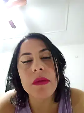 Snapshot of Rebelchocolate chatting on 06-15-26, 04:58 Rebelchocolate online show from 06-15-26, 04:58