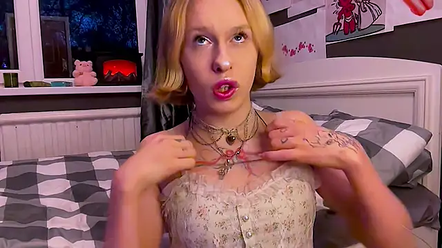 Snapshot of Miss_Amy00 chatting on 05-04-26, 06:37 Miss Amy00 online show from 05-04-26, 06:37