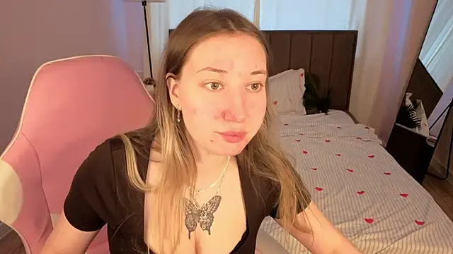 Lilyy Lark online show from 05-13-26, 01:25