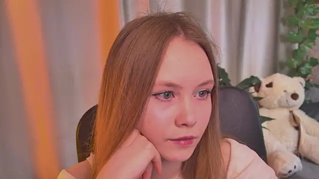 FloraLarsson online show from 06-07-26, 10:19