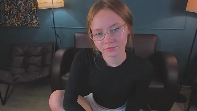 FloraLarsson online show from 06-11-26, 03:32