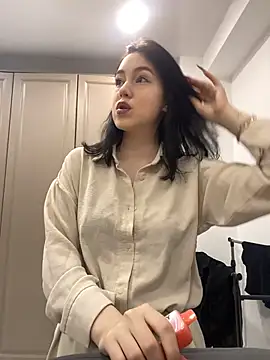 Mimi Shine online show from 05-18-26, 04:35