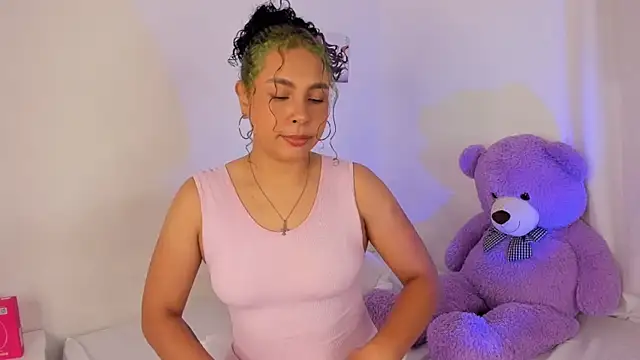 Snapshot of Violetta_cam_ chatting on 05-09-26, 02:28 Violetta cam online show from 05-09-26, 02:28