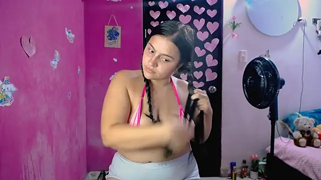 Snapshot of Kiara_tits chatting on 06-20-26, 01:41 Kiara tits online show from 06-20-26, 01:41