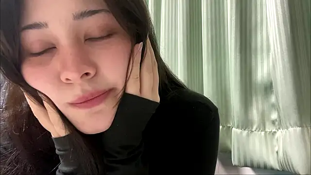 Snapshot of Sonata_Asky chatting on 05-16-26, 12:40 Sonata Asky online show from 05-16-26, 12:40