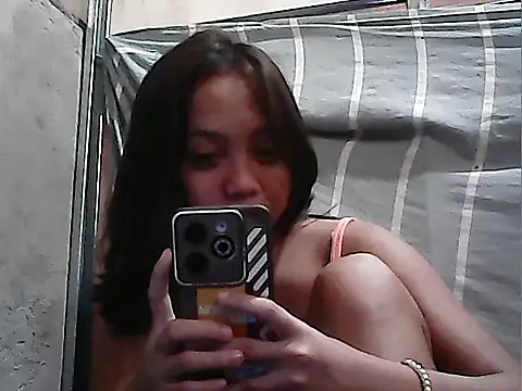 Snapshot of Yours_AsianPinayGirl18 chatting on 07-04-26, 11:44 Yours AsianPinayGirl18 online show from 07-04-26, 11:44