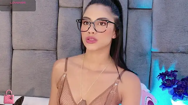 Snapshot of LunaThompsonn chatting on 05-23-26, 10:14 LunaThompsonn online show from 05-23-26, 10:14
