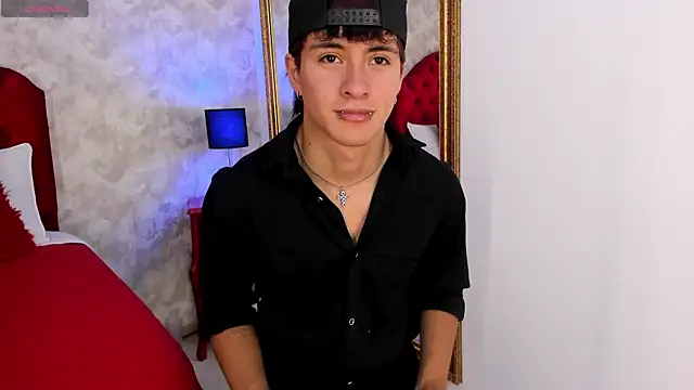 Liam Grayson  online show from 05-06-26, 02:00