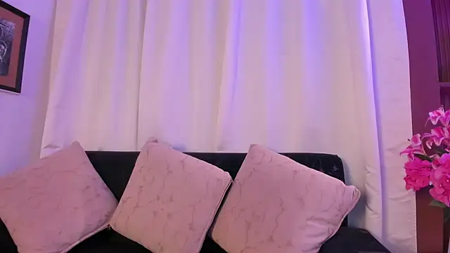 AngeliqueBoyer   online show from 06-12-26, 02:32