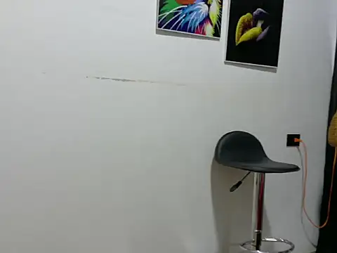 Snapshot of dulce_alexandra chatting on 05-19-26, 12:00 dulce alexandra online show from 05-19-26, 12:00