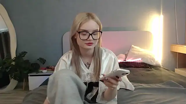 Snapshot of Angel_Share chatting on 05-27-26, 12:51 Angel Share online show from 05-27-26, 12:51