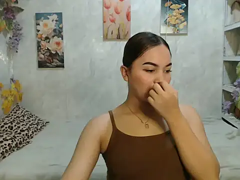 Snapshot of ur_asiankat chatting on 06-18-26, 06:24 ur asiankat online show from 06-18-26, 06:24