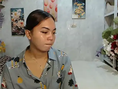 Snapshot of ur_asiankat chatting on 06-24-26, 07:13 ur asiankat online show from 06-24-26, 07:13