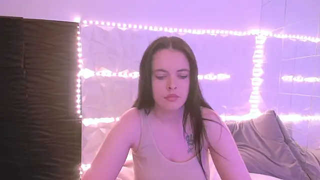 Snapshot of Isabell3 chatting on 05-19-26, 04:30 Isabell3 online show from 05-19-26, 04:30