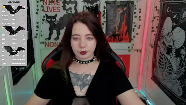 Snapshot of PurpleRune chatting on 06-25-26, 01:15 PurpleRune online show from 06-25-26, 01:15
