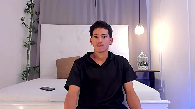 Alejo-and-Thiago online show from 07-06-26, 12:24
