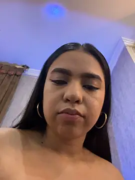 Snapshot of Dulcerouss__ chatting on 05-15-26, 11:39 Dulcerouss online show from 05-15-26, 11:39