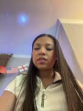 Snapshot of Dulcerouss__ chatting on 06-15-26, 11:23 Dulcerouss online show from 06-15-26, 11:23
