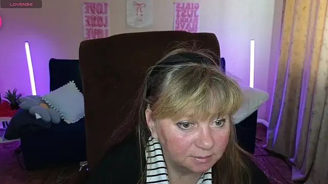 Snapshot of Melania_Cook chatting on 05-16-26, 05:37 Melania Cook online show from 05-16-26, 05:37