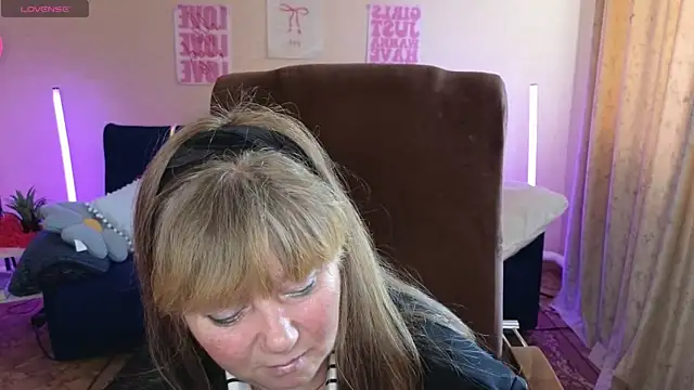 Snapshot of Melania_Cook chatting on 05-16-26, 10:36 Melania Cook online show from 05-16-26, 10:36