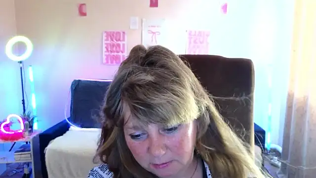 Snapshot of Melania_Cook chatting on 06-14-26, 02:41 Melania Cook online show from 06-14-26, 02:41
