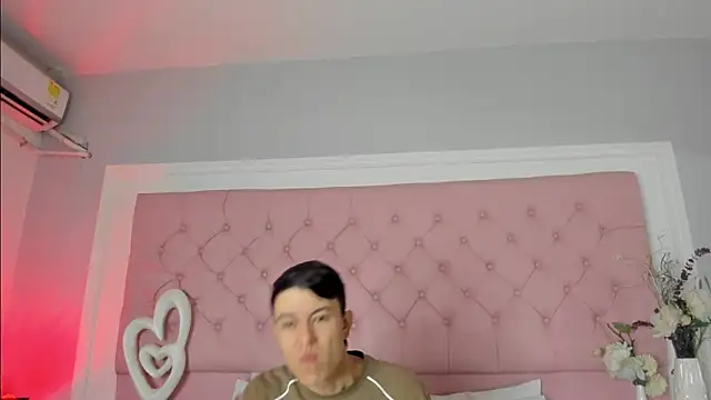 Snapshot of SarahDoll__ chatting on 05-15-26, 01:07 SarahDoll online show from 05-15-26, 01:07