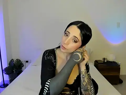 EvangelineLoveee online show from 06-01-26, 09:38
