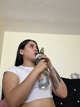 Snapshot of marianm29-1 chatting on 05-15-26, 02:18 marianm29-1 online show from 05-15-26, 02:18