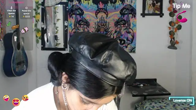 Snapshot of bastethott chatting on 07-25-26, 11:19 bastethott online show from 07-25-26, 11:19