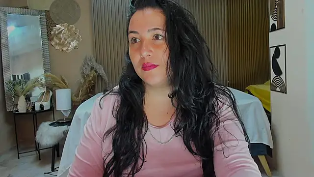 Snapshot of BBWLuxuryMuse chatting on 06-08-26, 11:43 BBWLuxuryMuse online show from 06-08-26, 11:43